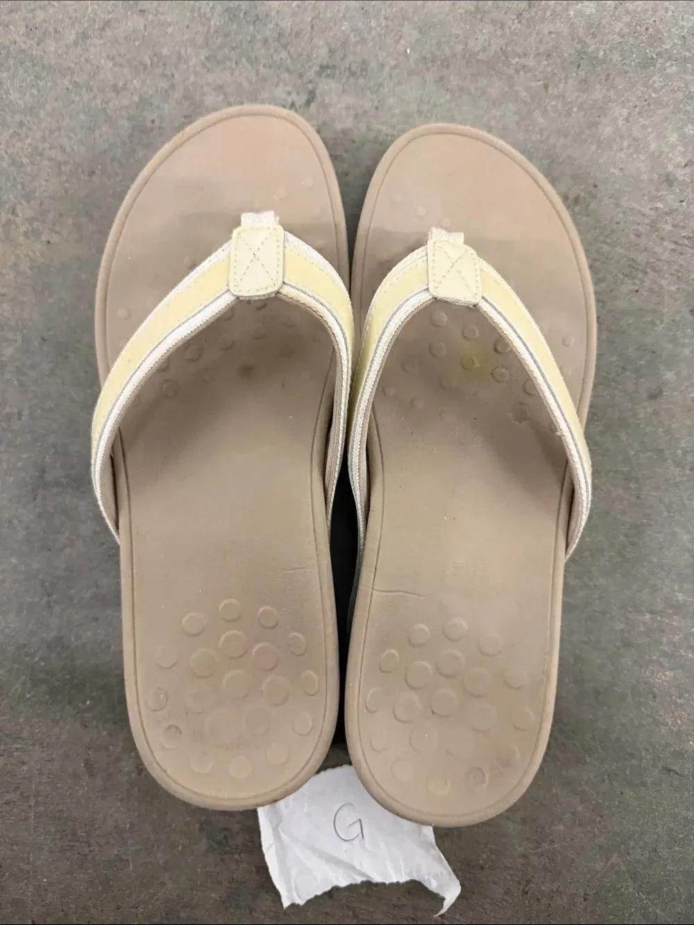 Vionic Women’s Beige and Pale Yellow Thong Sandals